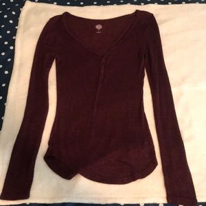 Maroon fitted long sleeve.